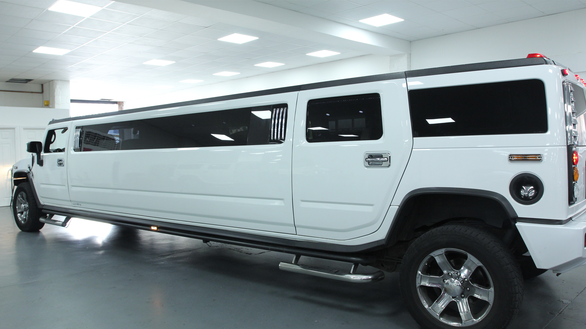H2 Hummer White